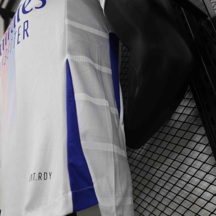 Player Version Lyon Home Jersey 2024/2025 - Image 4