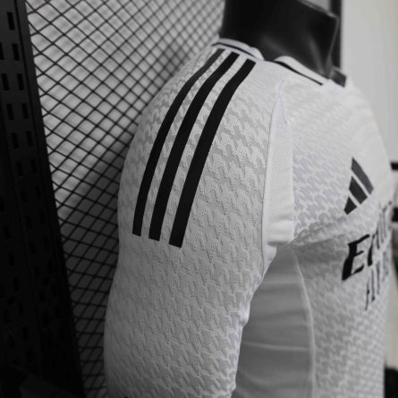 Long Sleeve Player Version Real Madrid Home Kit 2024/2025 - Image 3