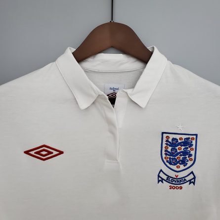 England Home 2010 - Image 2