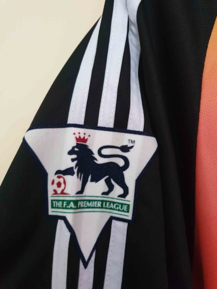 Long Sleeve Newcaslte Goalkeeper Jersey 1996/1997 - Image 5