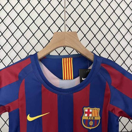 Kids Retro Jersey Barcelona Home 2005-2006 - Image 4