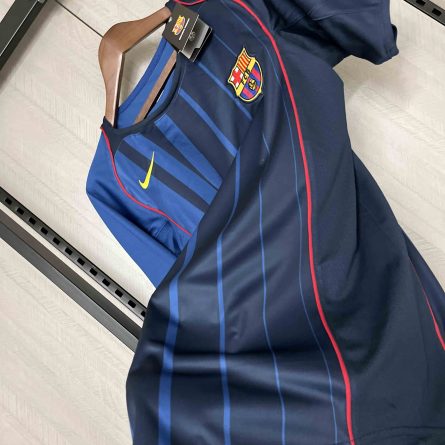 Barcelona Away Jersey 2004/2005 - Image 5