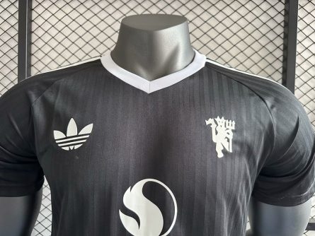 Player Version Manchester United Goalkeeper Black Jersey 2024/2025 - Image 3