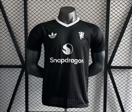 Player Version Manchester United Goalkeeper Black Jersey 2024/2025 - Image 1