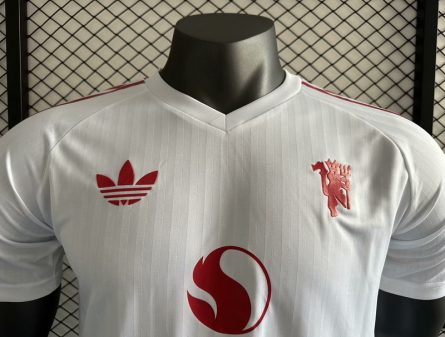 Player Version Manchester United Goalkeeper White Jersey 2024/2025 - Image 3