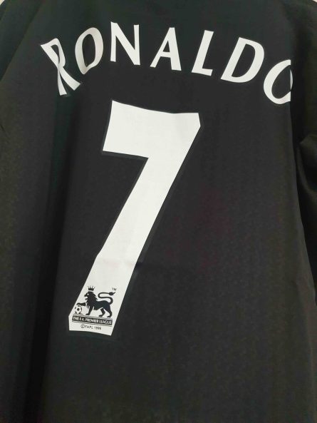 Manchester United Away 2004/2005 - Image 5