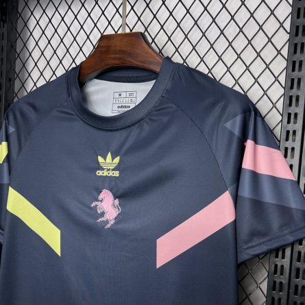 Juventus Prematch Jersey 2024/2025 - Image 3
