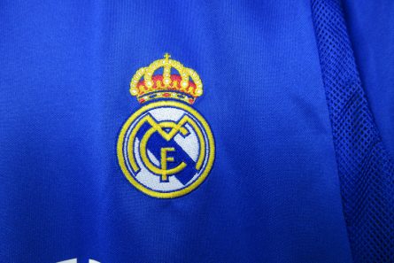 Real Madrid 3rd Jersey 2004-2005 - Image 3