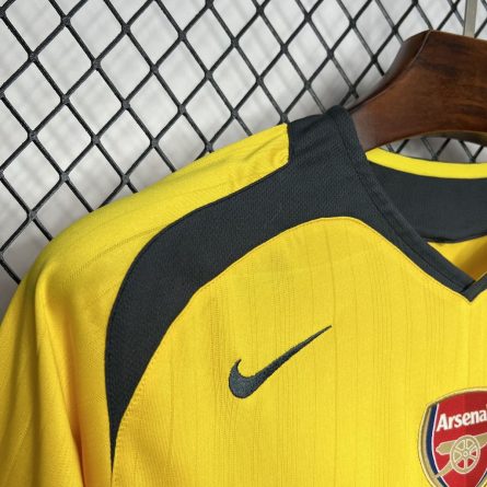 Arsenal Away 2005/2006 - Image 2