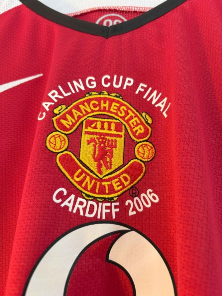 Long Sleeve Manchester United Home Jersey 2006 – Carling Cup Final Edition - Image 5