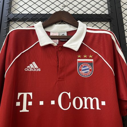 Bayern Munich Home Jersey 2005/2006 - Image 5