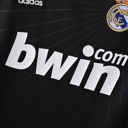 Real Madrid Away 2010/2011 - Image 3