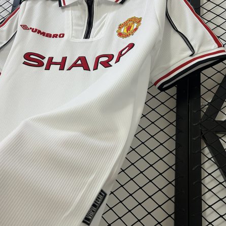 Manchester United White Away Jersey 1999 - Image 4