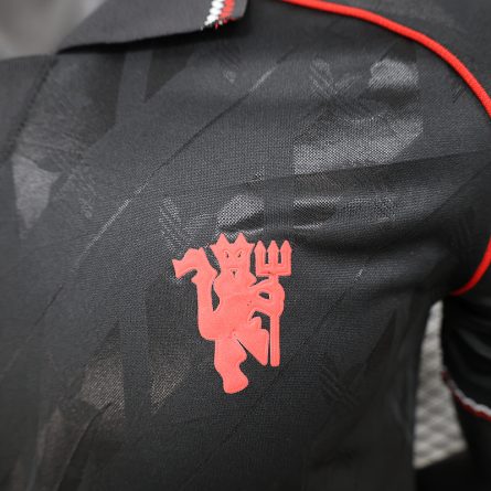 Manchester United Icon Jersey 2024/2025 - Image 3