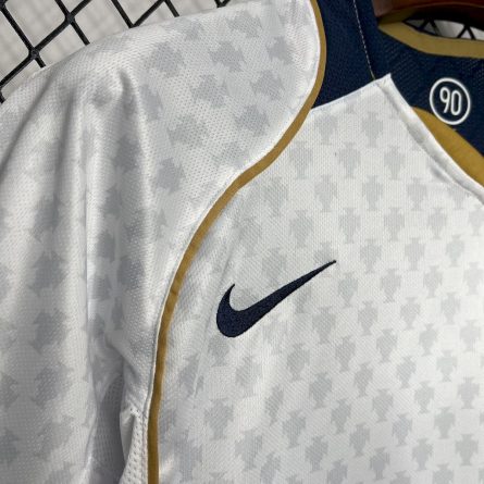 Portugal Away 2004 - Image 2